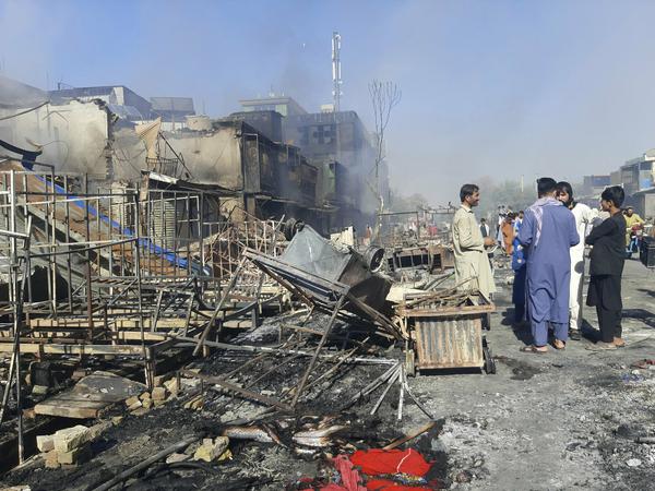 Bei den schweren Gefechten zwischen Taliban und Regierungstruppen wurden in Kundus auch Geschäfte zerstört. Die Taliban setzten sich durch.