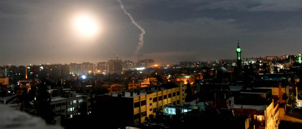 Luftabwehr über Damaskus. Israels Armee hat eigenen Angaben zufolge iranische Stellungen angegriffen.