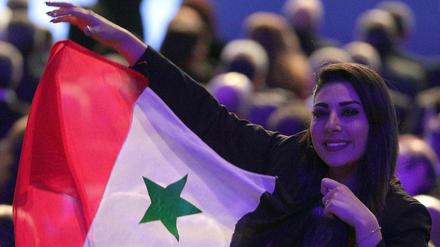Die Teilnehmer der Syrien-Friedenskonferenz in Sotschi haben sich für demokratische Wahlen ausgesprochen.