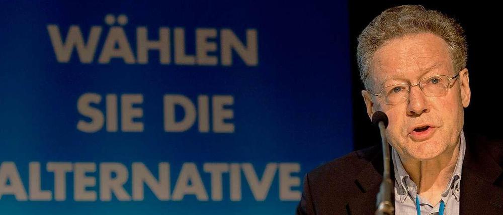 Konrad Adam, einer der drei Sprecher der Partei "Alternative für Deutschland" (AfD), greift Bundesfinanzminister Wolfgang Schäuble hart an.