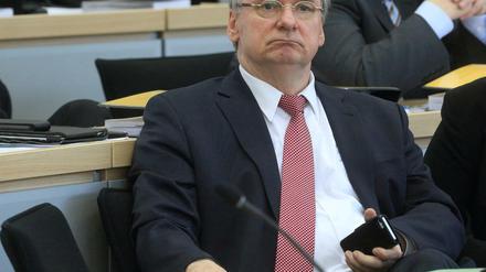Sachsen-Anhalts Ministerpräsident Reiner Haseloff (CDU) am 12. April 2016 im Landtag in Magdeburg (Sachsen-Anhalt). 