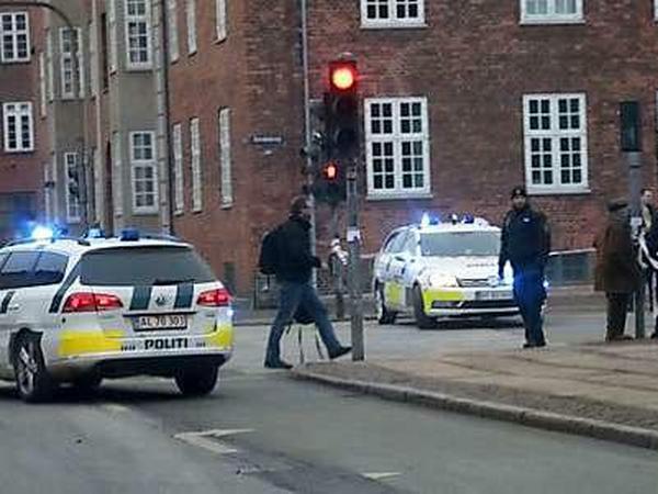 Die dänische Polizei sichert den Tatort.