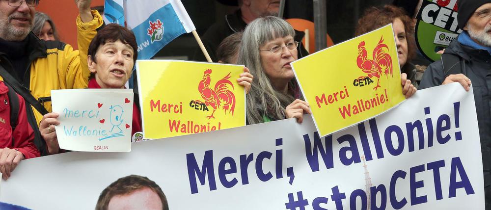 Deutsche Ceta-Gegner am Mittwoch bei einer Demonstration vor der Belgischen Botschaft in Berlin.
