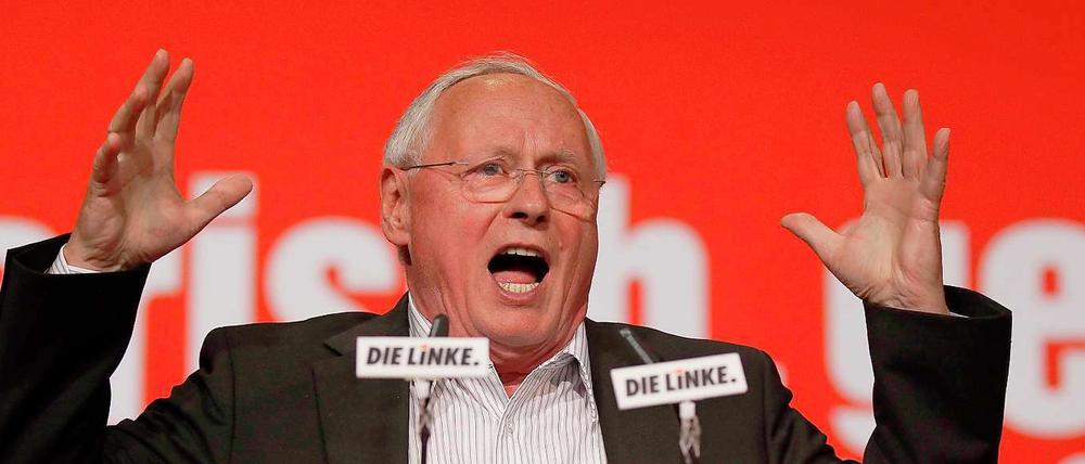 Oskar Lafontaine hält auf dem Parteitag der Linken in Göttingen eine seiner leidenschaftlichen Reden.