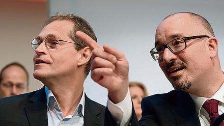 Der Regierende Bürgermeister von Berlin, Michael Müller (links), und der Landesvorsitzende der Berliner SPD, Jan Stöß, auf dem Landesparteitag der SPD. 