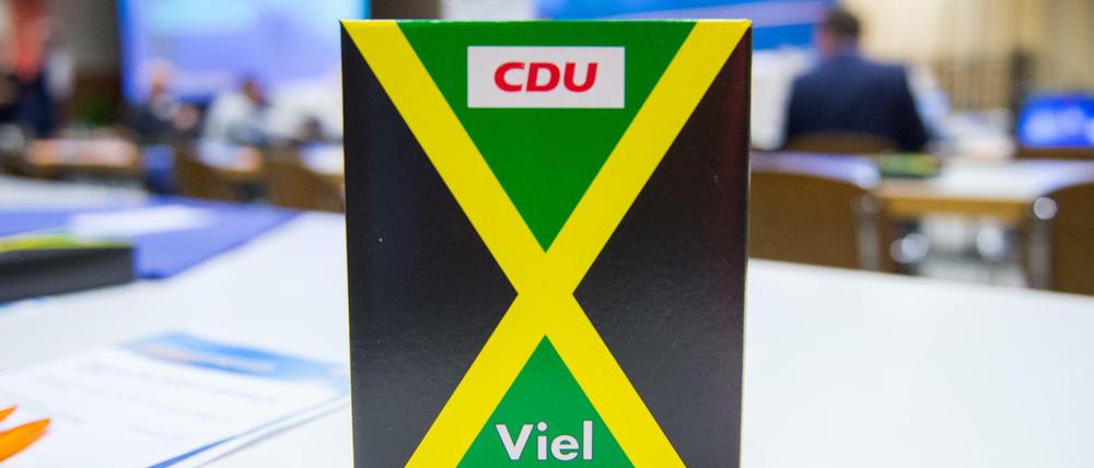 Eine Packung mit Müsliriegeln während eines Landesparteitags der CDU Schleswig-Holstein.