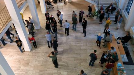 Der Landtag in Dresden als Schutzraum für rechtsextremistische Demonstranten - die Opposition ist empört.