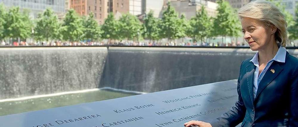 Ursula von der Leyen gedenkt am Ground Zero der Opfer des Anschlags vom 11. September.