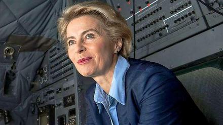 Verteidigungsministerin Ursula von der Leyen (CDU) bei einem Flug in den Irak