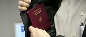 Wegen des Brexits ist die Zahl der Anträge auf Wiedereinbürgerung in Deutschland in den letzten Jahren stark gestiegen.