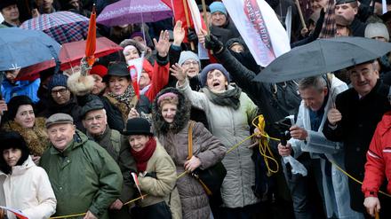 Unterstützer der neuen rechten Regierung in Polen demonstrieren immer wieder ihre Sympathie mit den totalitären Machtallüren ihrer Führung.