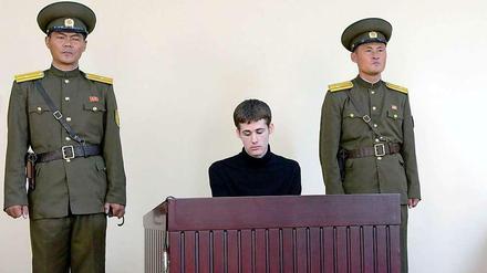 Der Angeklagte Mathew Miller bei seiner Verurteilung in einem nordkoreanischen Gerichtssaal. 