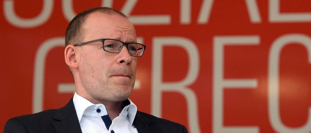 Der Bundesgeschäftsführer der Linkspartei, Matthias Höhn, tritt zurück. Grund sollen Streitigkeiten innerhalb der Parteispitze sein.