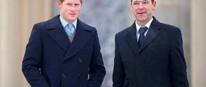 Der britische Botschafter in Berlin Simon McDonald (rechts) hier mit Prinz Harry.