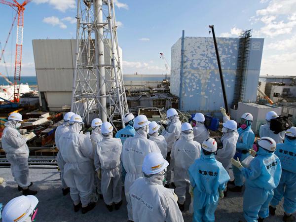 Rund 7000 Arbeiter sind täglich auf der Baustelle mit den havarierten Atomkraftwerken in Fukushima beschäftigt. Ein Ende der Aufräumarbeiten ist nicht abzusehen. 