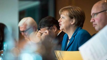 "Flüchtlingsdrama mit Europas Werten nicht vereinbar." Bundeskanzlerin Angela Merkel am 22. 4. 2015 vor Beginn der Kabinettssitzung in Berlin.