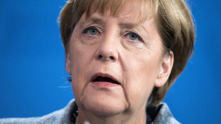 Angela Merkel: „Ich muss ganz ehrlich sagen: Wenn wir jetzt anfangen, uns noch entschuldigen zu müssen, dafür, dass wir in Notsituationen ein freundliches Gesicht zeigen, dann ist das nicht mein Land.“