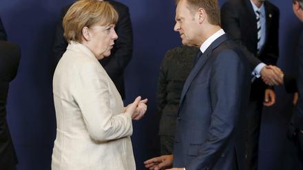 Bundeskanzlerin Angela Merkel möchte den Polen Donald Tusk an der Spitze des Europäischen Rats halten. Sein Heimatland ist dagegen.