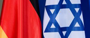 Die Flaggen der Bundesrepublik Deutschland und Israels. 
