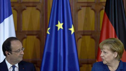 Angela Merkel und Frankreichs Präsident Hollande drohen Russland mit schärferen Sanktionen.