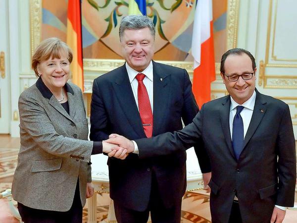 Angela Merkel und Francois Hollande auf Friedensmission in Kiew. Hier mit Poroschenko.