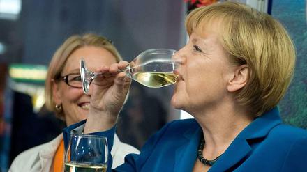 Nicht ganz überraschend: Angela Merkel erhält in ihrem Wahlkreis in Mecklenburg-Vorpommern zum siebten Mal in Folge das Direktmandat.