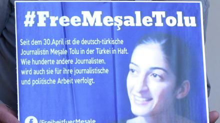 Auch die deutsche Journalistin Mesale Tolu hat ihren Sohn mit in der Haft.