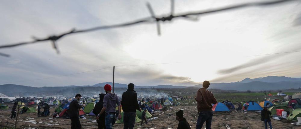 Flüchtlinge nahe Idomeni an der griechisch-mazedonischen Grenze. Die Balkanroute ist nun faktisch abgeriegelt.