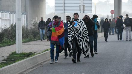 Flüchtlinge nach Räumung des Lagers in Calais. 