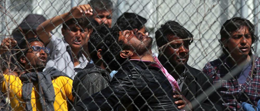 Migranten aus Afghanistan and Pakistan auf der griechischen Insel Lesbos. Sie müssen mit Rückführung in die Türkei rechnen. 
