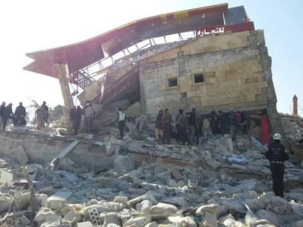 Das zerstörte, von "Ärzte ohne Grenzen" unterstützte Krankanhaus in Idlib nach dem Bombardement.
