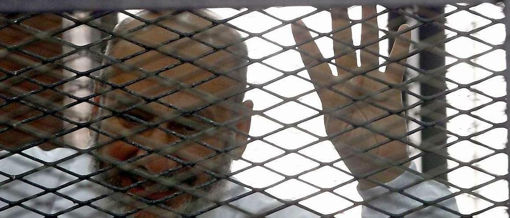 Ein Mitglied der Muslimbrüder während seines Prozesses in Kairo.