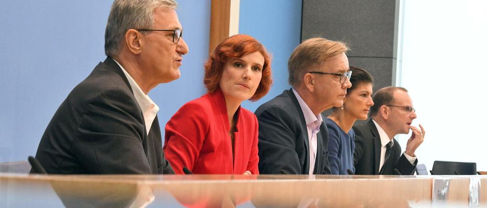 Die Bundesvorsitzenden Bernd Riexinger und Katja Kipping neben den Spitzenkandidaten Dietmar Bartsch und Sahra Wagenknecht (v.l.n.r.).