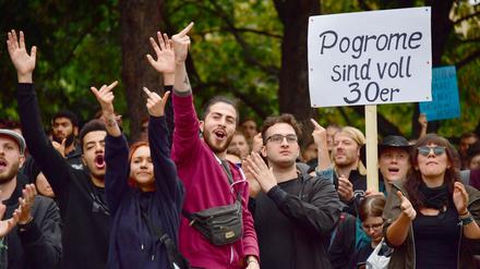 Das Bündnis Chemnitz Nazifrei protestiert gegen rechte Vereinnahmung des Tötungsdeliktes und Rechtsextremisten in Chemnitz. 