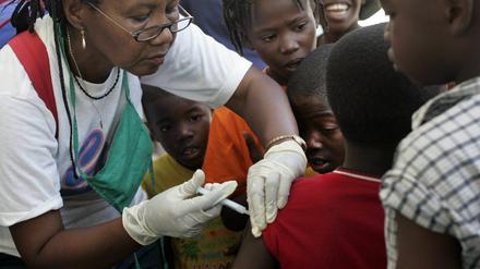 Kinder in Haiti werden geimpft (Illustration).