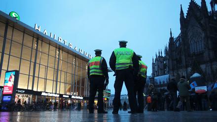 Die Polizei hat seit den Übergriffen in der Silvesternacht ihre Präsenz am Hauptbahnhof in Köln verstärkt. 