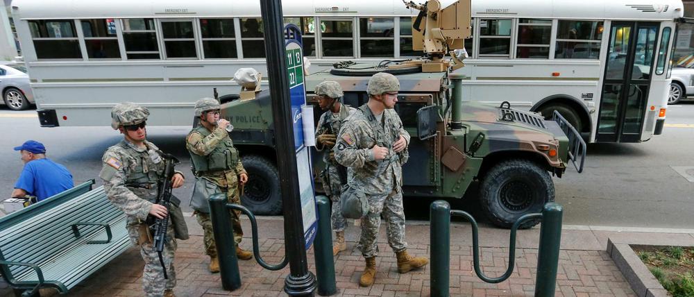 Ausnahmezustand in Charlotte. Die Nationalgarde patroulliert. 