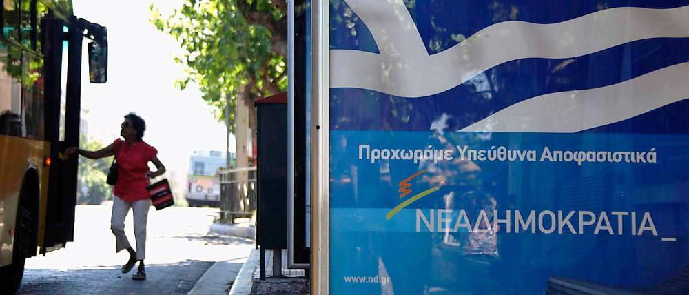 Vor der zweiten Wahl in Griechenland zeichnet sich ein Kopf an Kopf-Rennen der konservativen Nea Dimokratia (hier ein Wahlplakat) und der linksradikalen Syriza ab. 
