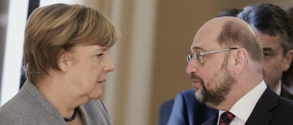 Bundeskanzlerin Merkel (CDU) und SPD-Chef Schulz beim Neujahrsempfang des Bundespräsidenten 