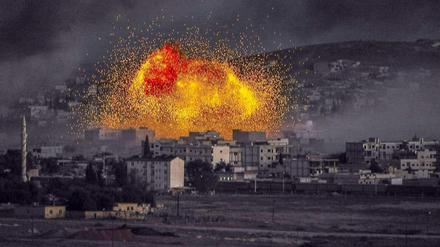 Um Kobane wird weiter heftig gekämpft.