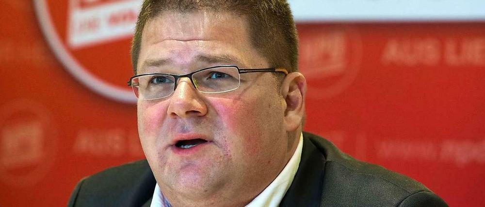 Holger Apfel muss sich nach Rücktritt wegen Burnout gegen neue Vorwürfe wehren.