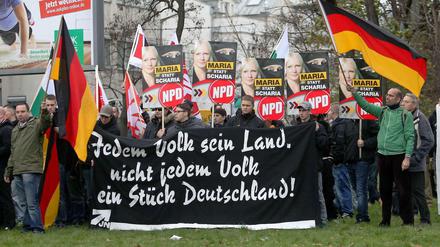 NPD-Anhänger bei einer Aktion in Leipzig.