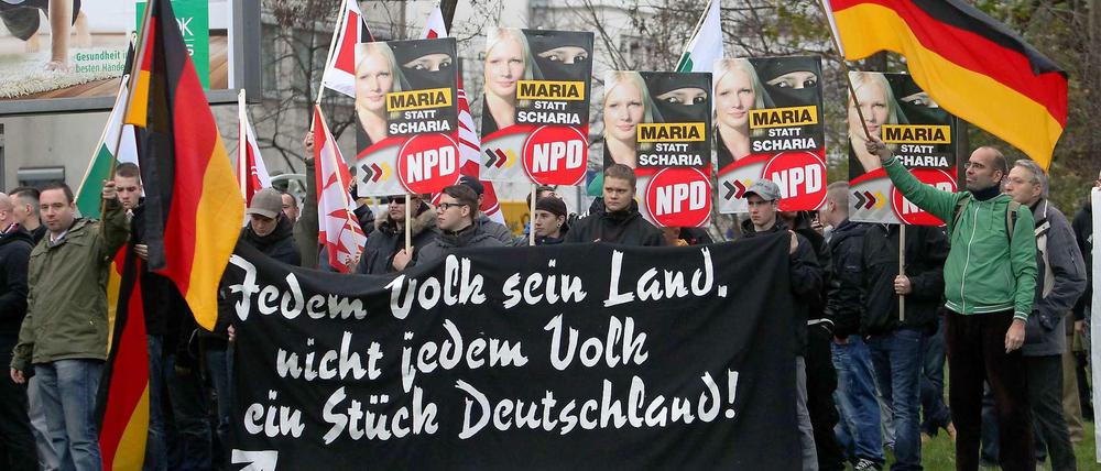 NPD-Anhänger bei einer Aktion in Leipzig.