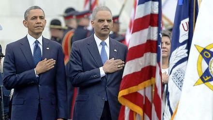 In der Kritik: US-Präsident Barack Obama (l.) und sein Justizminister Eric Holder.