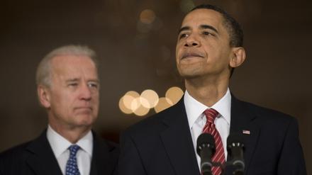 Geschafft. Barack Obama genießt seinen Sieg mit seinem Vize Joe Biden.