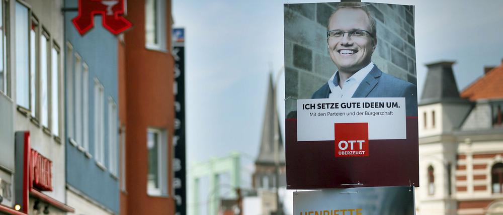 Die Wahlplakate der beiden aussichtsreichsten Kandidaten zur Oberbürgermeisterwahl: Henriette Reker und Jochen Ott.