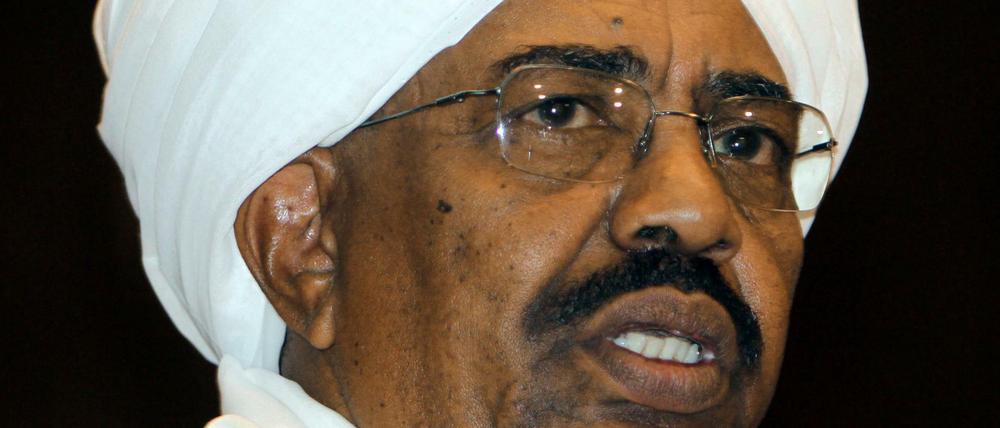 Der Internationalen Strafgerichtshofs in Den Haag wirft dem sudanesischen Präsidenten Omar al Baschir Völkermord vor. 