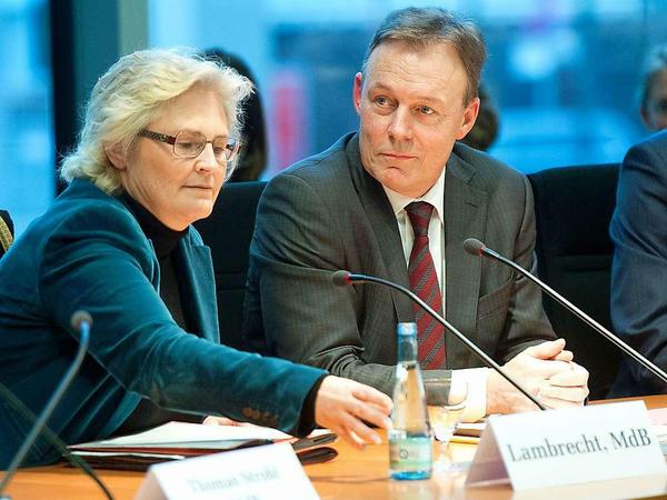 SPD-Fraktionsvorsitzender Thomas Oppermann und die Parlamentsgeschäftsführerin Christine Lambrecht (SPD) im Innenausschuss.