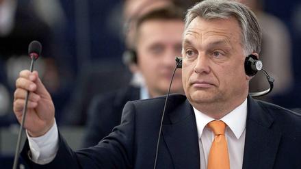 Wiktor Orban provoziert die EU immer wieder - diesmal mit Äußerungen über Flüchtlinge und die Todesstrafe.