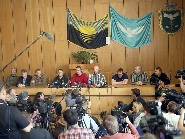 Am vergangenen Wochenende wurden die OSZE-Beobachter vom selbst ernannten Bürgermeister von Slawjansk, Ponomarjow, vorgeführt. Jetzt sind sie frei.